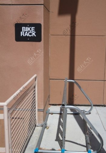 脚踏车停放架图片