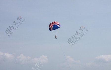 高空滑伞图片