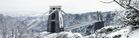 雪中大桥图片