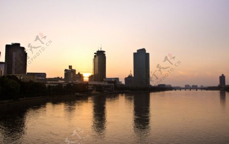 夕阳下的宁波三江口图片