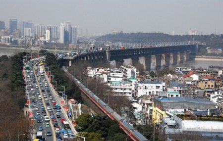 在黄鹤楼远眺长江大桥图片
