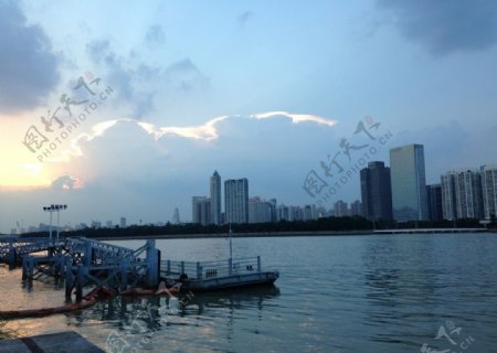 广州珠江边图片