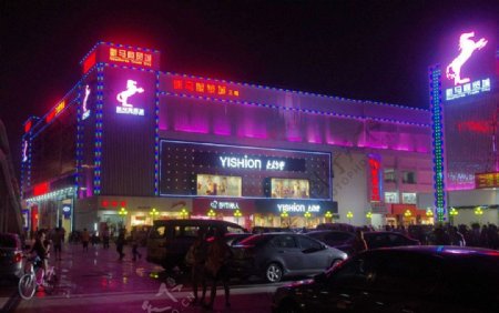深圳横岗新马百货场外夜景图片