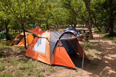 帐篷露营地图片