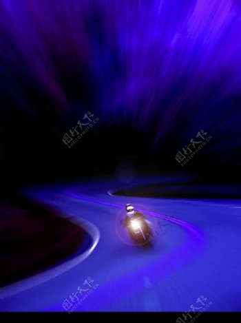 夜间驾驶摩托车图片