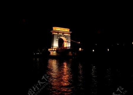 迎宾桥夜景图片