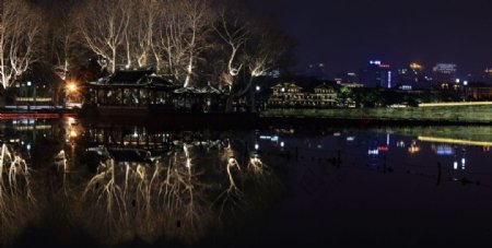 断桥夜景图片