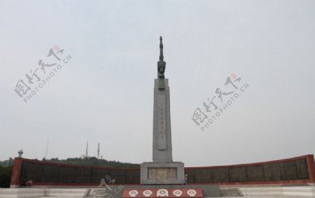 赤峰市人民纪念碑图片