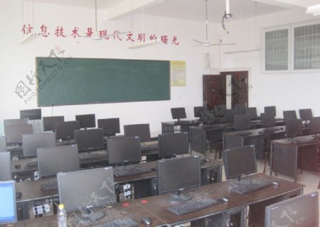 计算机教室图片