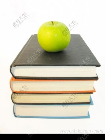 青苹果与书本图片