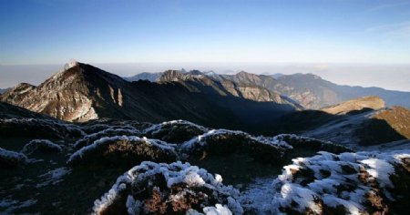 高原雪山美景图片