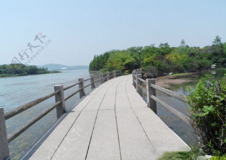 湖中桥景图片