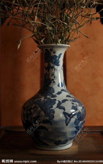兰花瓷瓶图片