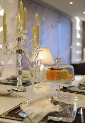精装样板房餐桌蜡烛图片