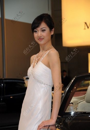 2010年北京车展玛莎拉蒂车模韩璐图片