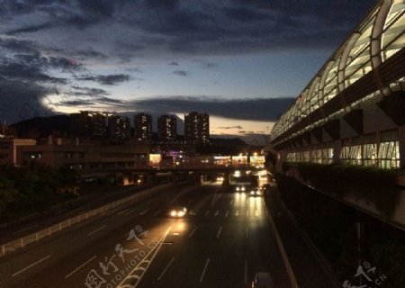布吉地铁站夜景图片