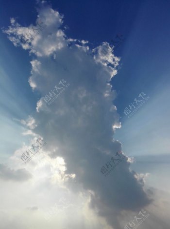 云与光线图片