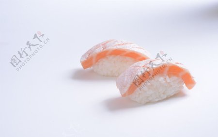 三文鱼腩寿司寿司图片