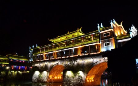 凤凰古城风雨桥夜景图片