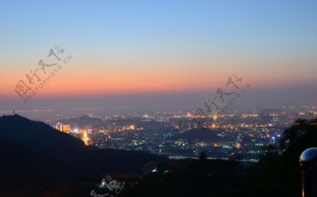 山中夜景图片