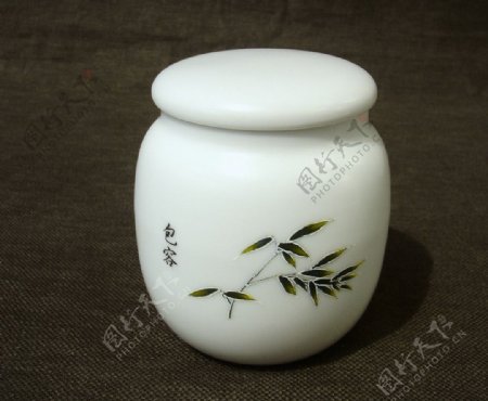 定窑白瓷竹茶叶罐图片