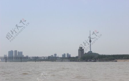 江中看武汉长江大桥图片