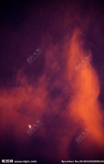 火红的云图片
