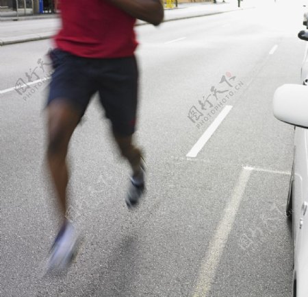 奔跑中的男人图片