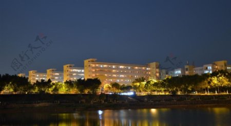 校园夜景图片
