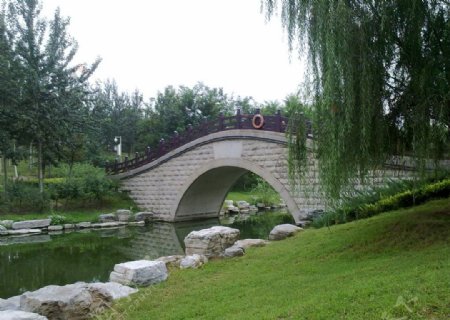 念坛公园的拱桥图片
