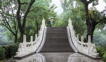 桂林榕湖的石拱桥图片