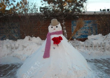 堆雪人图片