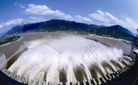 三峡泄洪图片