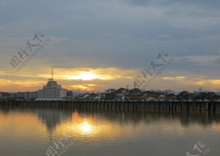 古城夕阳图片