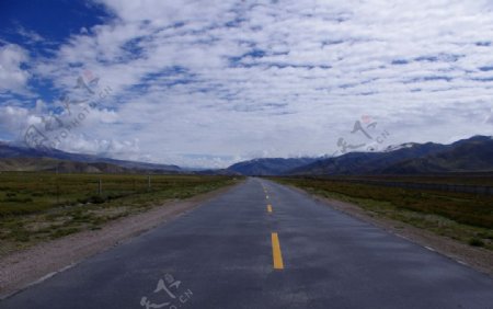 西藏的天和公路图片