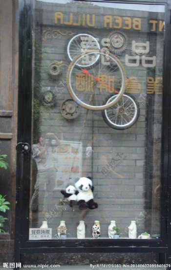 熊猫钟摆图片
