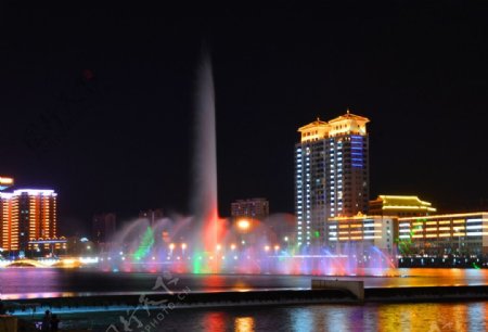布尔哈通河喷泉图片