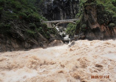 虎跳峽风景图图片