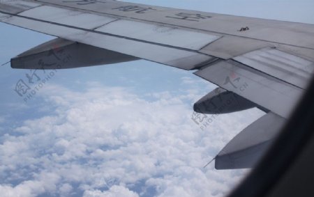 飞机和白云图片