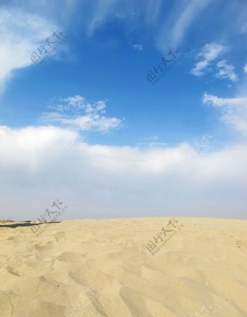 新疆的沙漠图片