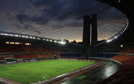 杭州黄龙体育场雨后黄昏图片
