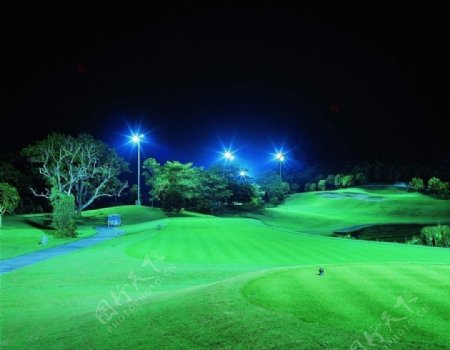 高尔夫俱乐部灯光球场图片