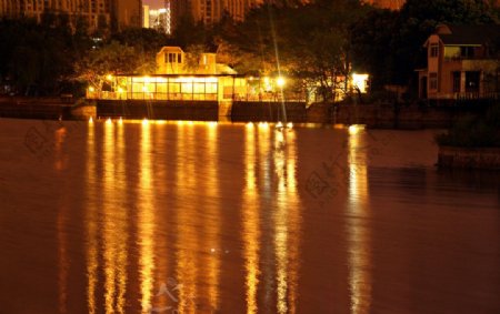 湖面夜景图片