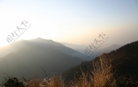 迷雾高山摄影图片
