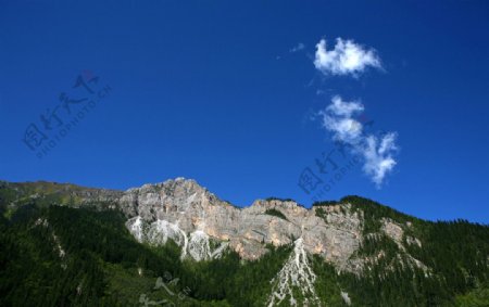山脉蓝天图片