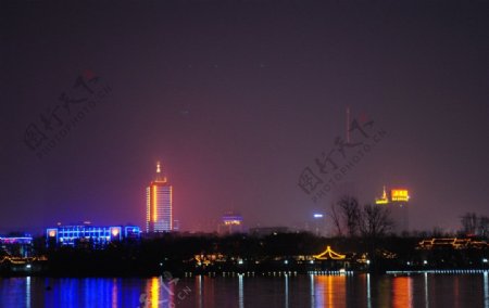 明湖夜色图片