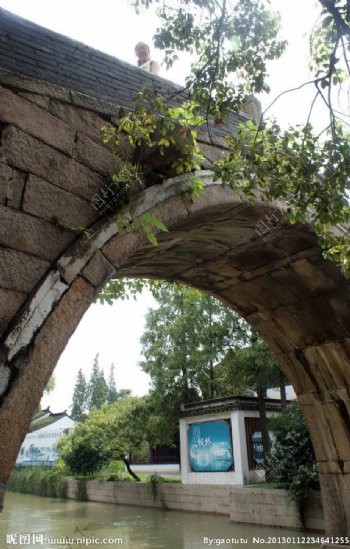 江南水乡石拱桥图片
