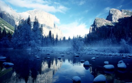 冬日湖畔美景图片