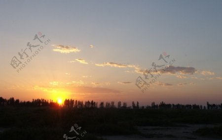 河套平原的晚霞图片