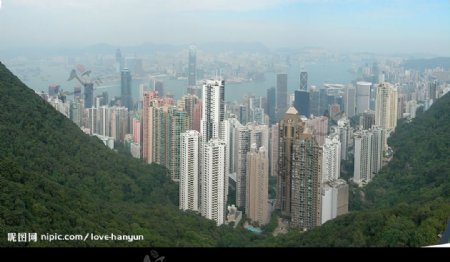 香港维多利亚港巨幅迷人白日雾景拍摄于太平山顶图片